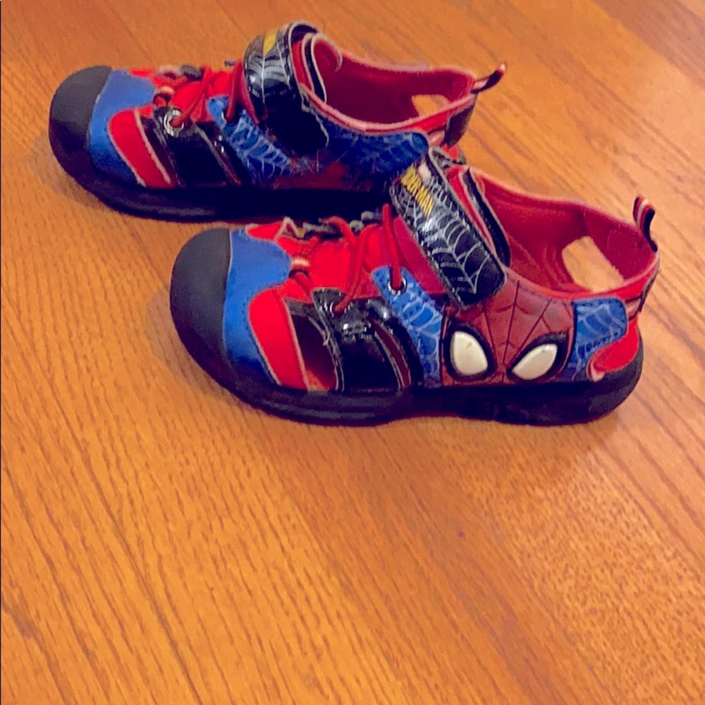 Shoes size 8 unisex